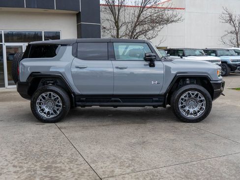 New 2026 GMC Hummer EV SUV image 8