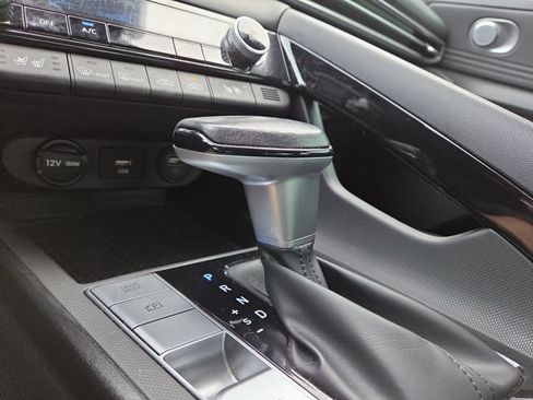 Certified 2022 Hyundai Elantra Limited FWD image 15