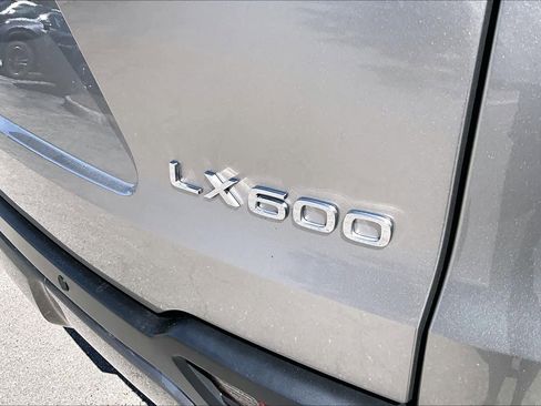 Used 2024 Lexus LX 600 4WD w/ Luxury Package image 10