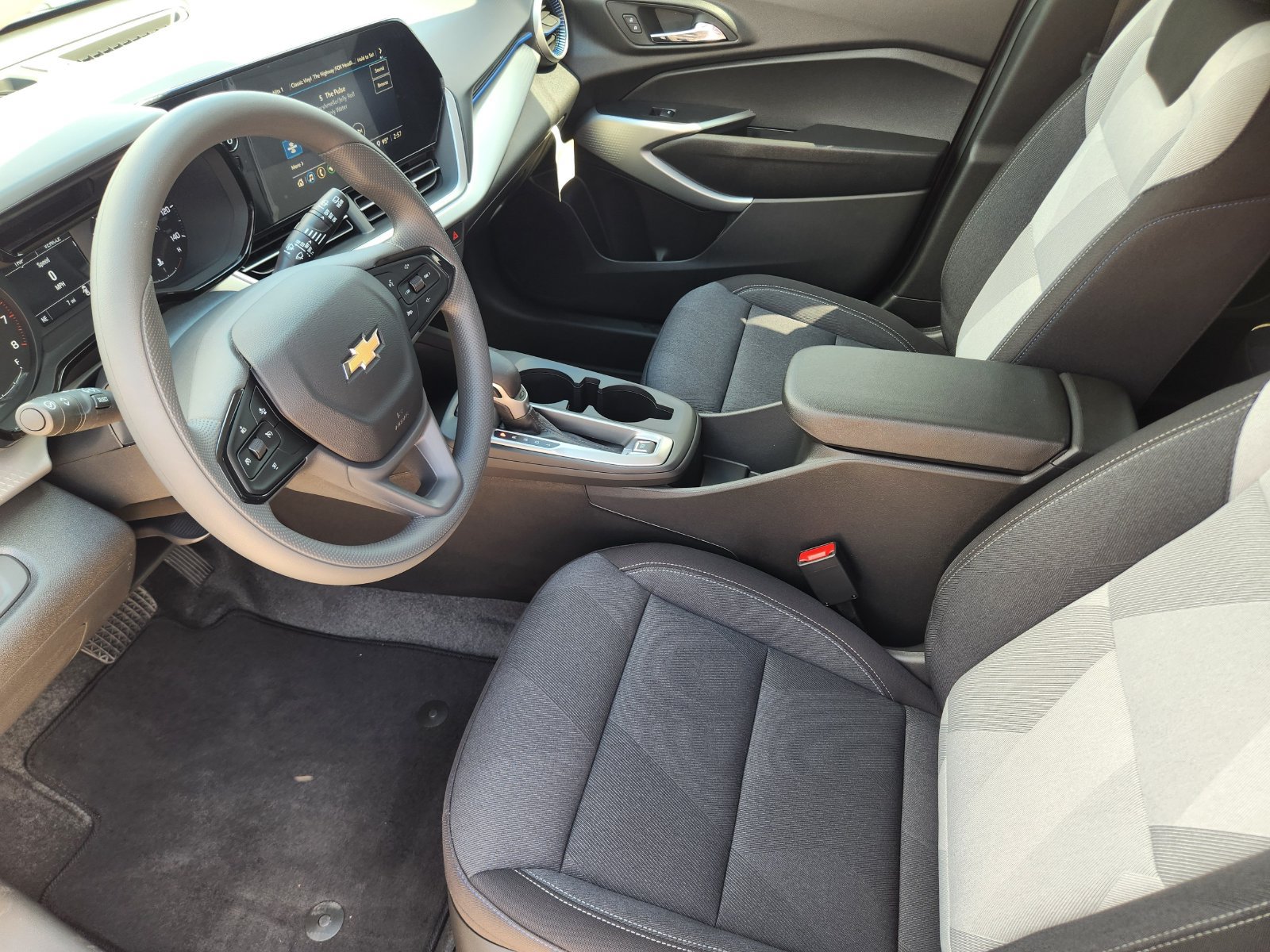 New 2026 Chevrolet Trax LS w/ LS Convenience Package FWD image 13