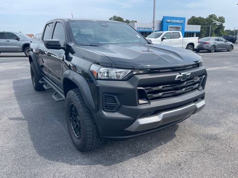 Used 2023 Chevrolet Colorado Trail Boss w/ Technology Package AWD/4WD image 3