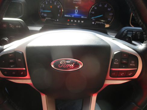 Used 2020 Ford Explorer XLT w/ Equipment Group 202A image 14