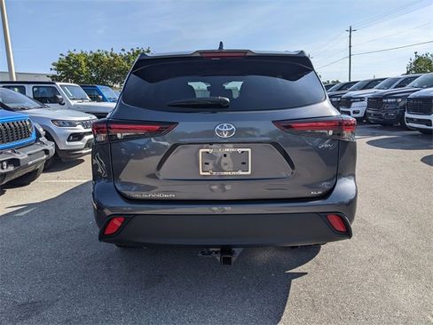 Used 2025 Toyota Highlander XLE image 5