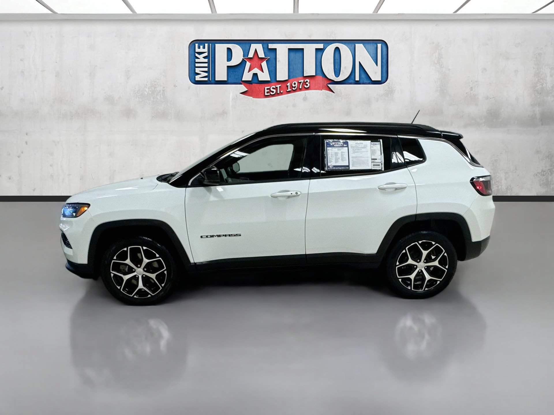 Used 2024 Jeep Compass Limited AWD/4WD image 4