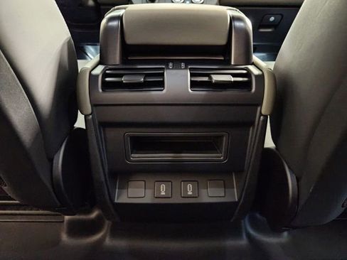 New 2026 Land Rover Defender 110 X-Dynamic SE image 31