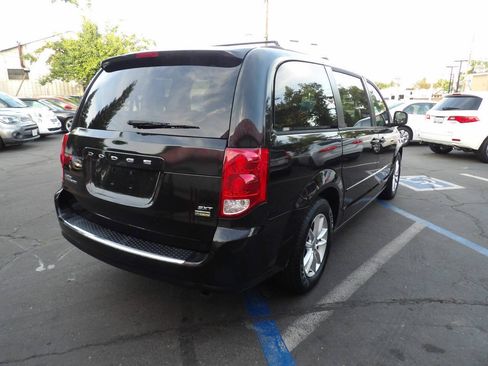 Used 2016 Dodge Grand Caravan SXT FWD image 3