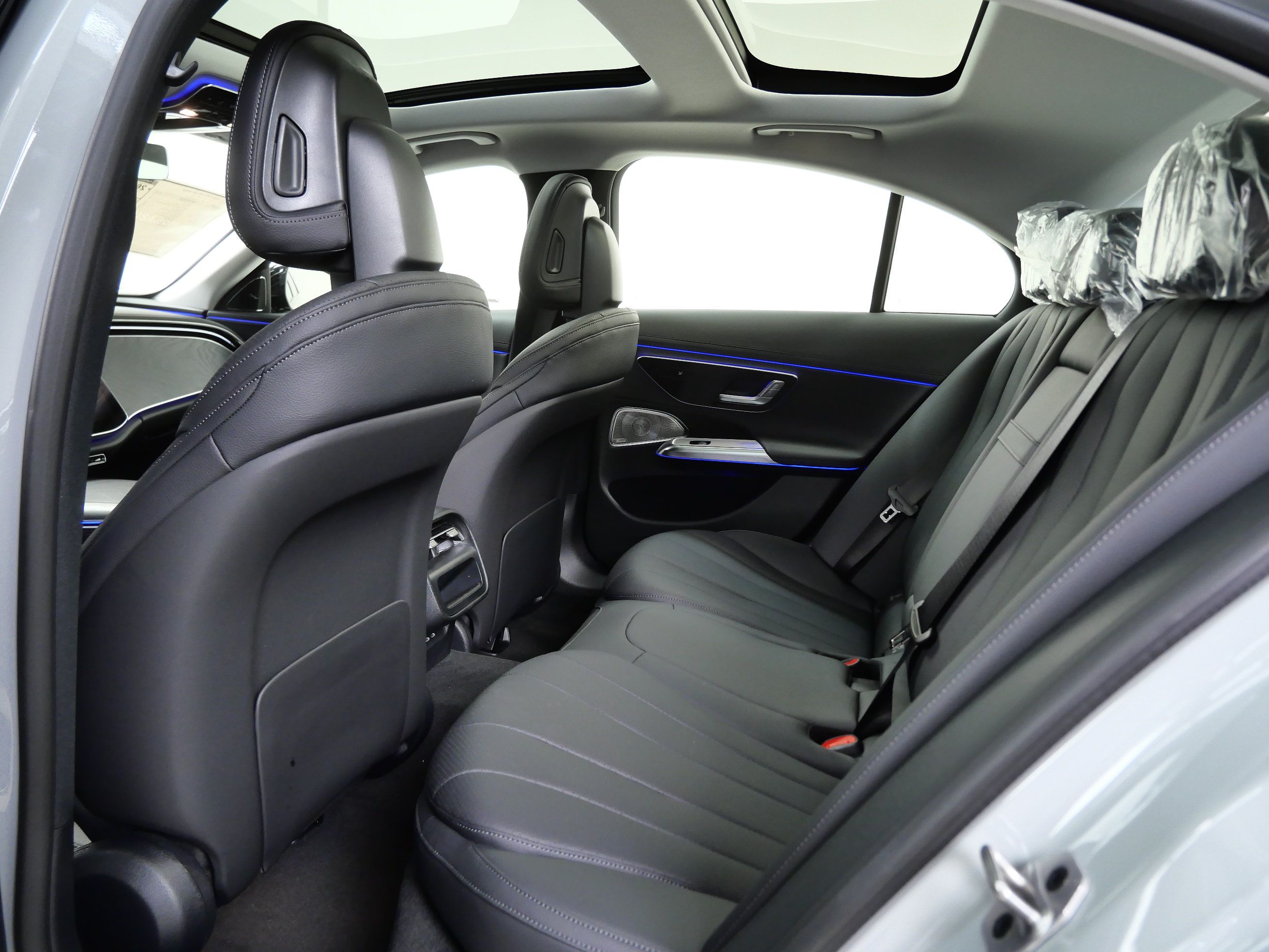 New 2026 Mercedes-Benz E 450 4MATIC Sedan image 9