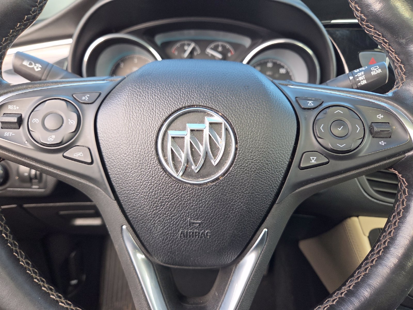 Used 2018 Buick Envision Essence AWD/4WD image 24