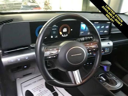 Used 2025 Hyundai Kona SEL AWD/4WD image 6
