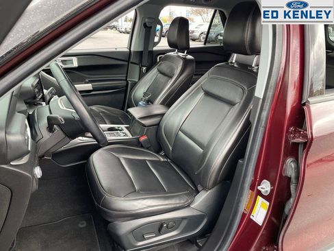 Used 2022 Ford Explorer XLT w/ Equipment Group 202A image 3