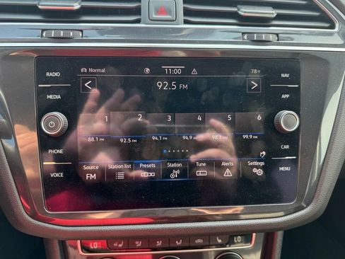 Used 2021 Volkswagen Tiguan SEL AWD/4WD image 12