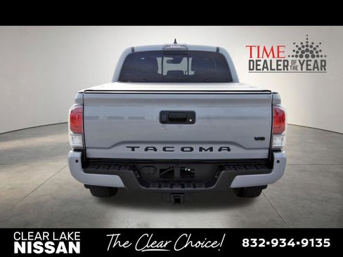Used 2020 Toyota Tacoma TRD Sport w/ TRD Premium Sport Package AWD/4WD image 6