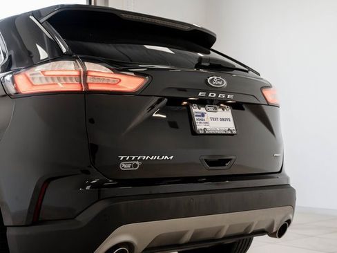 Used 2023 Ford Edge Titanium image 9