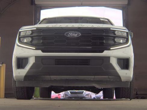 Used 2025 Ford Expedition Max Active AWD/4WD image 3