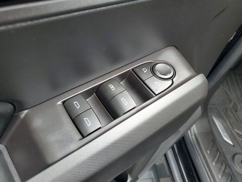 Used 2023 Chevrolet Colorado Trail Boss AWD/4WD image 9