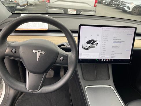 Used 2021 Tesla Model Y Long Range AWD/4WD image 7