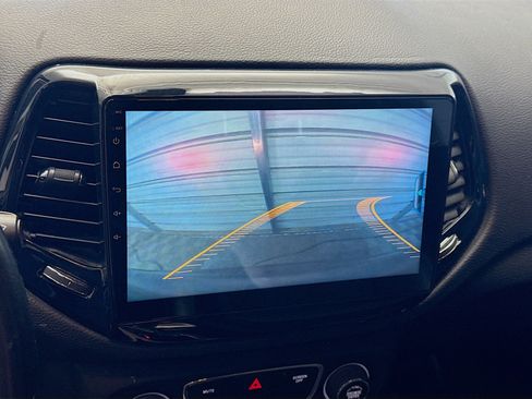 Used 2018 Jeep Compass Latitude w/ Popular Equipment Group image 9