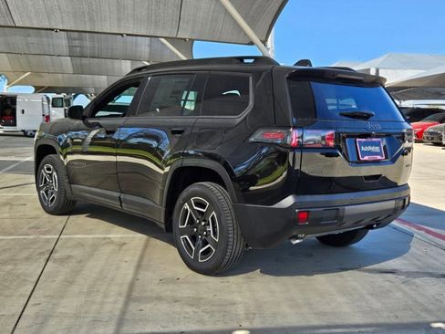 New 2026 Jeep Cherokee Laredo image 9