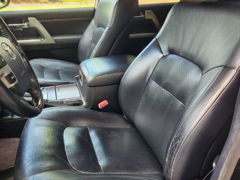 Used 2013 Toyota Land Cruiser image 17