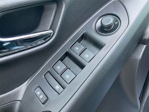 Used 2022 Chevrolet Trax LT w/ Sport Edition image 32