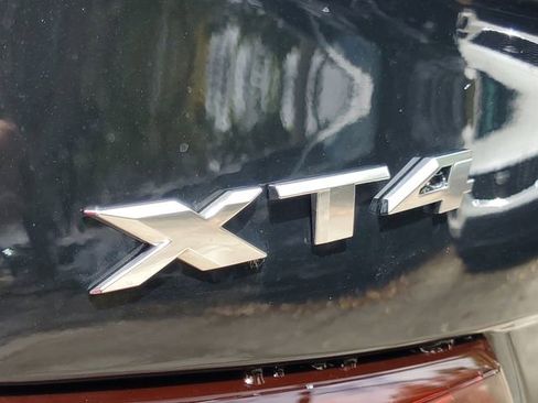 Certified 2024 Cadillac XT4 Luxury image 8