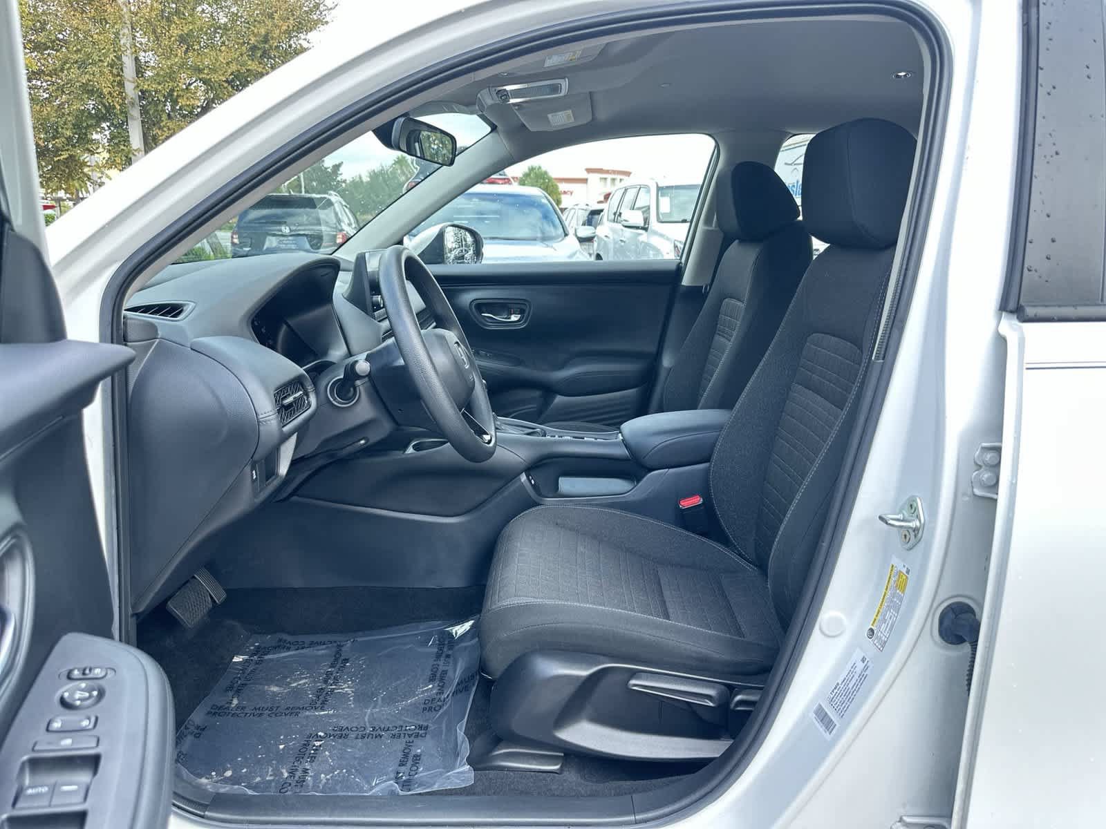 Used 2023 Honda HR-V LX image 2