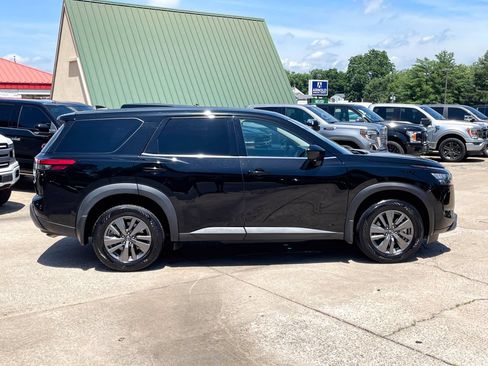 Used 2024 Nissan Pathfinder S FWD image 4