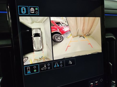 New 2026 GMC Acadia AT4 w/ LPO, Floor Liner Package image 33