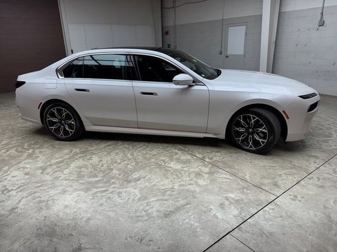 Used 2025 BMW i7 eDrive50 w/ Premium Package image 6