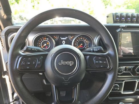 Used 2019 Jeep Wrangler Sport AWD/4WD image 32
