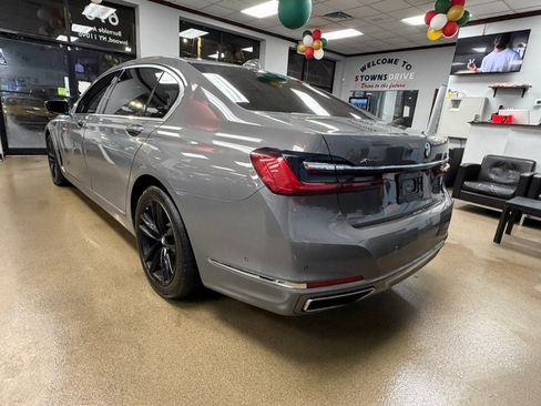 Used 2021 BMW 750i xDrive w/ Executive Package image 12
