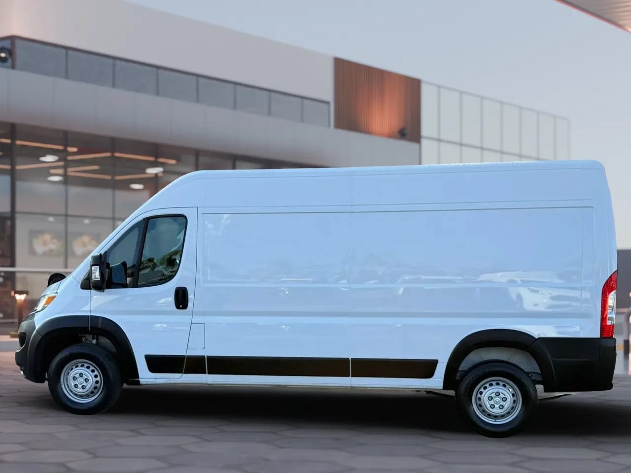 Used 2024 RAM ProMaster 2500 w/ Safety Group FWD image 3