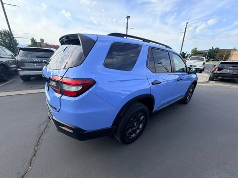 Used 2024 Honda Pilot TrailSport image 4