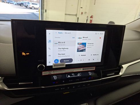 Used 2025 Toyota Sienna LE image 14