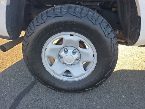 Used 2023 Toyota Tacoma 2WD Access Cab image 11