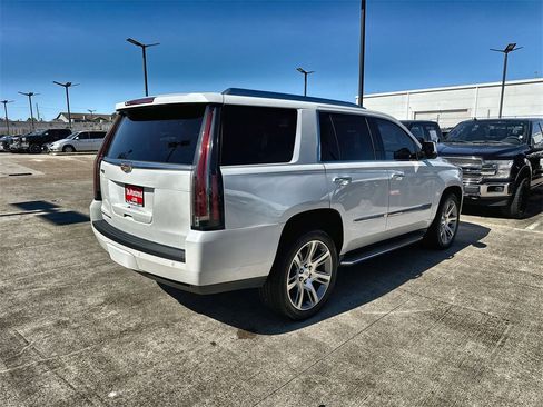 Used 2016 Cadillac Escalade Luxury image 11