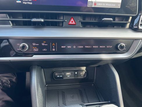 Used 2025 Kia Sportage EX image 56