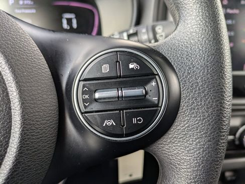 Used 2023 Kia Soul LX w/ LX Technology Package image 16