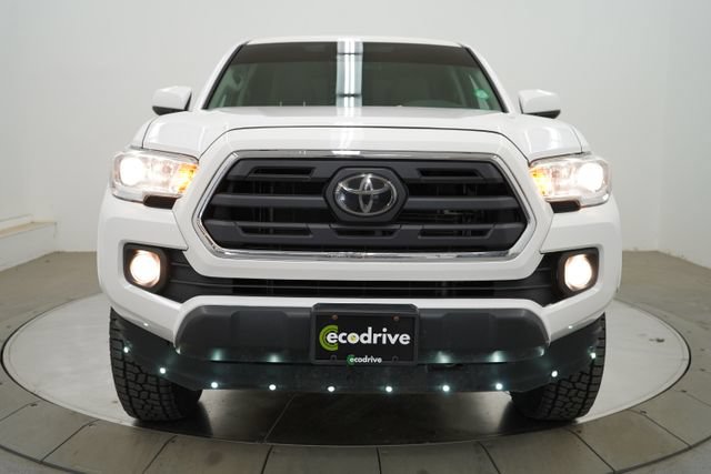 Used 2019 Toyota Tacoma SR5 AWD/4WD image 2