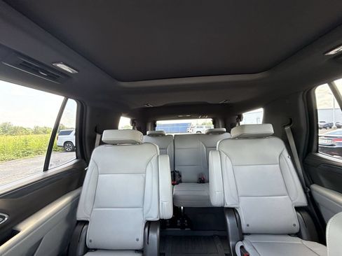 Certified 2022 GMC Yukon SLT w/ SLT Luxury Package AWD/4WD image 28