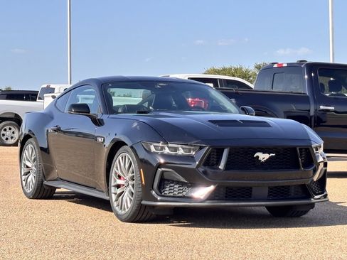 Used 2025 Ford Mustang GT Premium RWD image 2