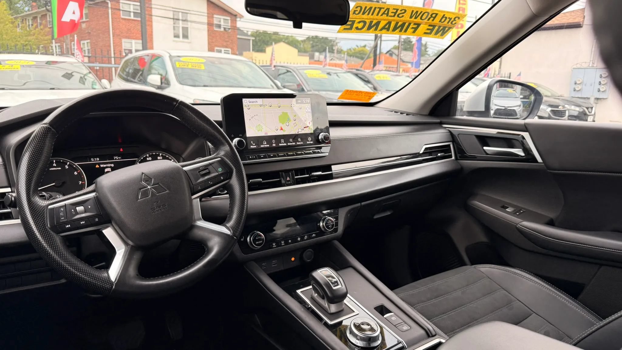 Used 2024 Mitsubishi Outlander FWD image 17