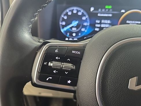 Used 2023 Kia Carnival SX image 11