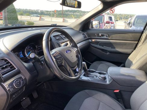 Used 2018 Ford Explorer XLT w/ Equipment Group 201A AWD/4WD image 11