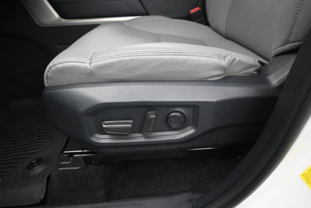 Used 2025 Toyota Tundra Limited AWD/4WD image 10