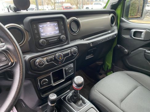 Used 2019 Jeep Wrangler Unlimited Sport image 23
