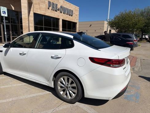 Used 2018 Kia Optima S w/ Panoramic Sunroof Package image 5