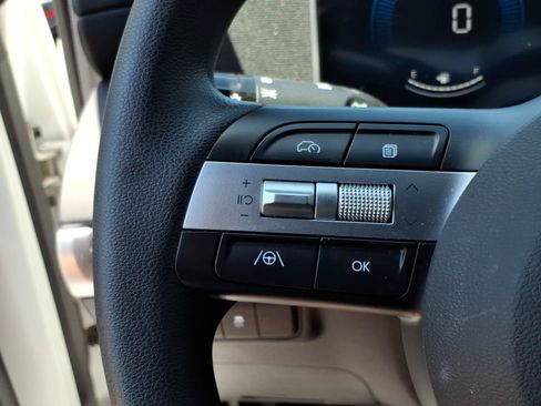 Certified 2025 Hyundai Santa Cruz SE FWD image 23