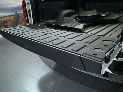 Used 2022 GMC Sierra 2500 SLT w/ SLT Convenience Package image 17