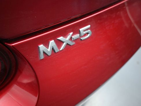 Used 2020 MAZDA MX-5 Miata RF Grand Touring image 11